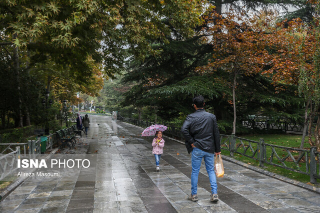 باران و رعد و برق در تهران/ لزوم احتیاط در فعالیت‌های عمرانی