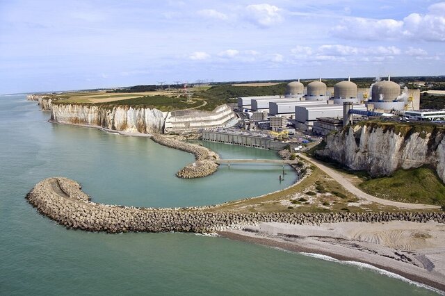 تولید برق نیروگاه فرانسوی با هجوم عروس‌های دریایی فلج شد