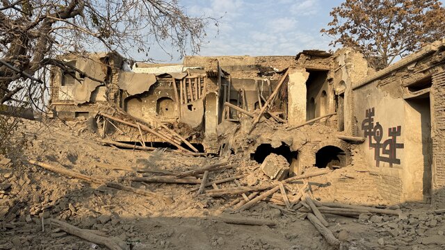 صاویر بیشتر از خانه‌ای که تخریب آن را جایی گردن نگرفت!