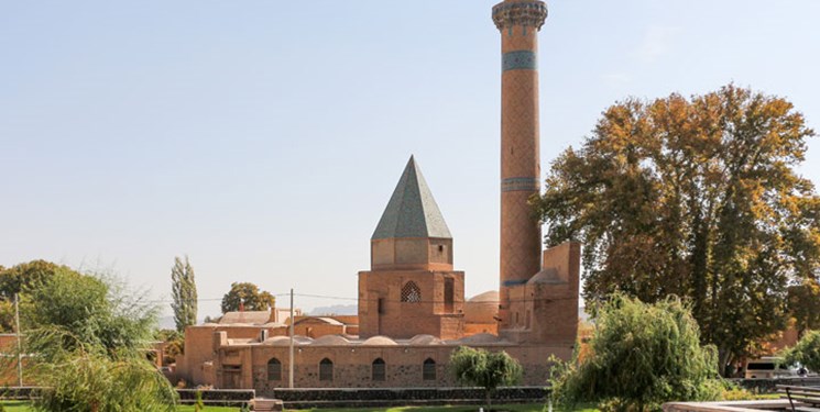 آغاز مرمت مناره مسجد جامع نطنز 