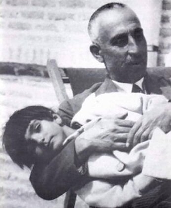 قصه دردناک دختر دکتر مصدق روی صحنه جان می‌گیرد