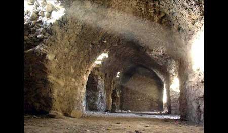 سفری به تاریکی و نور؛ تجربه راهروهای قلعه «هزار در» دره‌شهر