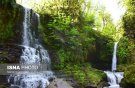 آبشار دوقلوی زمرد حویق در دل کوه‌های تالش + تصاویر