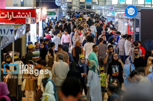 جمعه پرکار نمایشگاه کتاب؛ بازار داغ جشن امضاها و رونمایی از کتاب‌ها