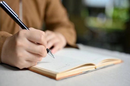 شیوه‌ای متفاوت در نوشتن؛ تجربه یک نویسنده با فلج مغزی