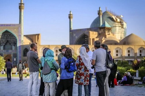 درآمد ورود هر گردشگر به کشور برابر با فروش ۳۰ بشکه نفت است