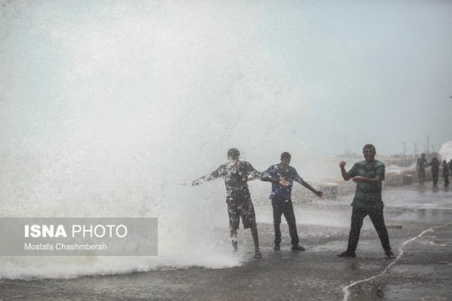 افزایش ارتفاع موج در جنوب کشور/ احتمال غرق شدن شناگران در جنوب کشور