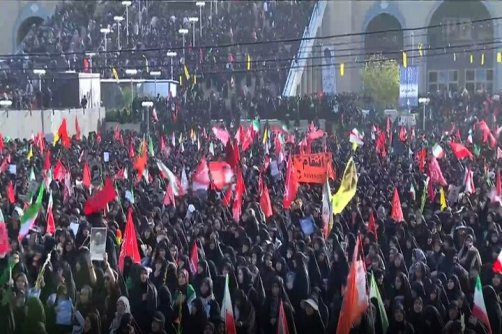 هدایت زائران در ورودی های تهران به پارکینگ‌ها