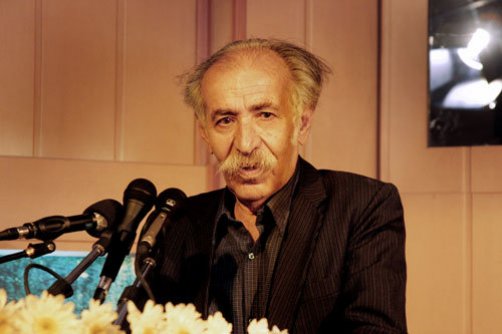 آنچه به عنوان نقد و تحقیق ادبی رواج دارد ناقص است