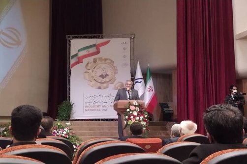 کارگر با حقوق چهار، پنج تومان نمی‌تواند مخارج زندگی‌اش را تأمین کند