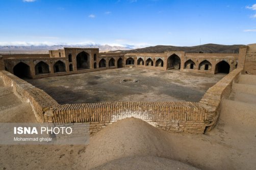 آزادسازی بناهای تاریخی از اوقاف ضروری است / هنر عبابافی کوهپایه در معرض نابودی