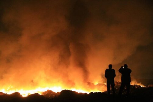 کولاک‌ پسماندسوزی در حاشیه جنوب پایتخت/ آلایندگی مشعل‌های پالایشگاه تهران