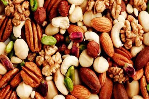 چه مقدار آجیل و شیرینی‌جات در روز مصرف کنیم؟ 