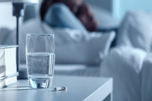 بهبود خواب با مصرف قاووت بادام و نبات