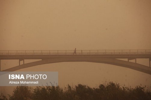 تداوم خیزش گرد و خاک در شرق و جنوب غرب کشور/رگبار باران در ۳ استان