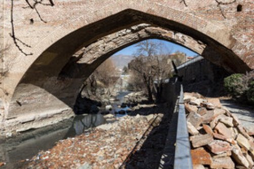 پل تاریخی «خاتون» رها شده در سرما 
