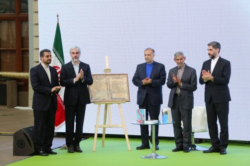 رونمایی از ترجمۀ روسی تقریظ رهبری انقلاب بر کتاب «مهاجر سرزمین آفتاب»