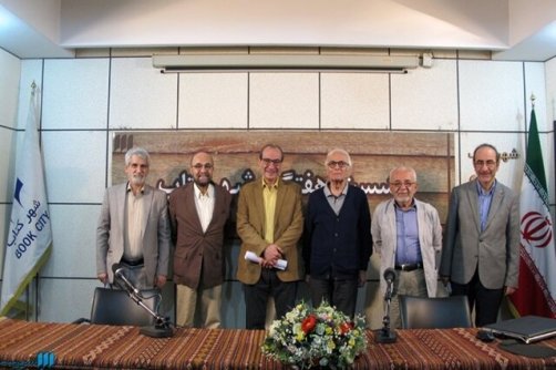  در بحث درباره‌ «گفتار و نگارش» مطرح شد وظیفه‌ آموزش و پرورش آموزش زبان است نه لگاریتم هفت‌طبقه!