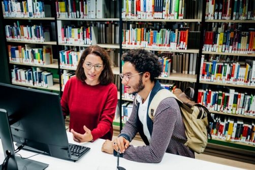 چرا همه دانشمندان باید یک کتابدار داشته باشند؟