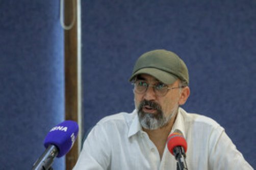 نشست خبری جشنواره عروسکی با حضور هادی حجازی‌فر