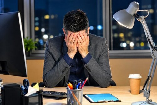 پذیرش احساسات دشوار و حرکت در مسیر ارزش‌های شخصی یک رویکرد روان‌شناختی موثر برای کنار آمدن با «دشواری‌های شغلی» 