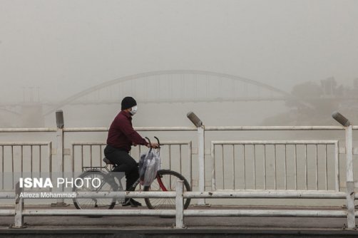 توصیه وزارت بهداشت به استفاده از ماسک در هوای غبارآلود / پوشش ماسک در منزل لازم نیست