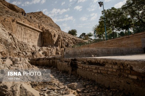 بر سر قبری گریه می‌کنیم که مُرده‌ در آن نیست!