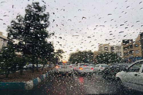 ترافیک سنگین در محور چالوس و آزادراه قزوین–کرج / بارش پراکنده و مه‌گرفتگی در محورهای شمالی