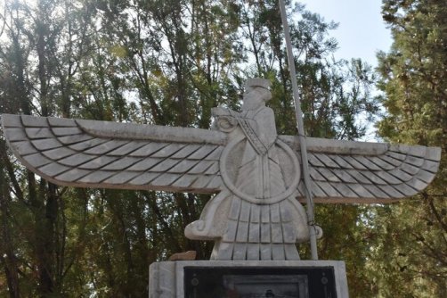 در شهر رفتگانِ بی‌بازگشت، بوی کُندر می‌آید با دود عود...