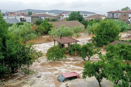 بعد از آتش‌سوزی‌ این‌بار سیل، زندگی یونانی‌ها را مختل کرد